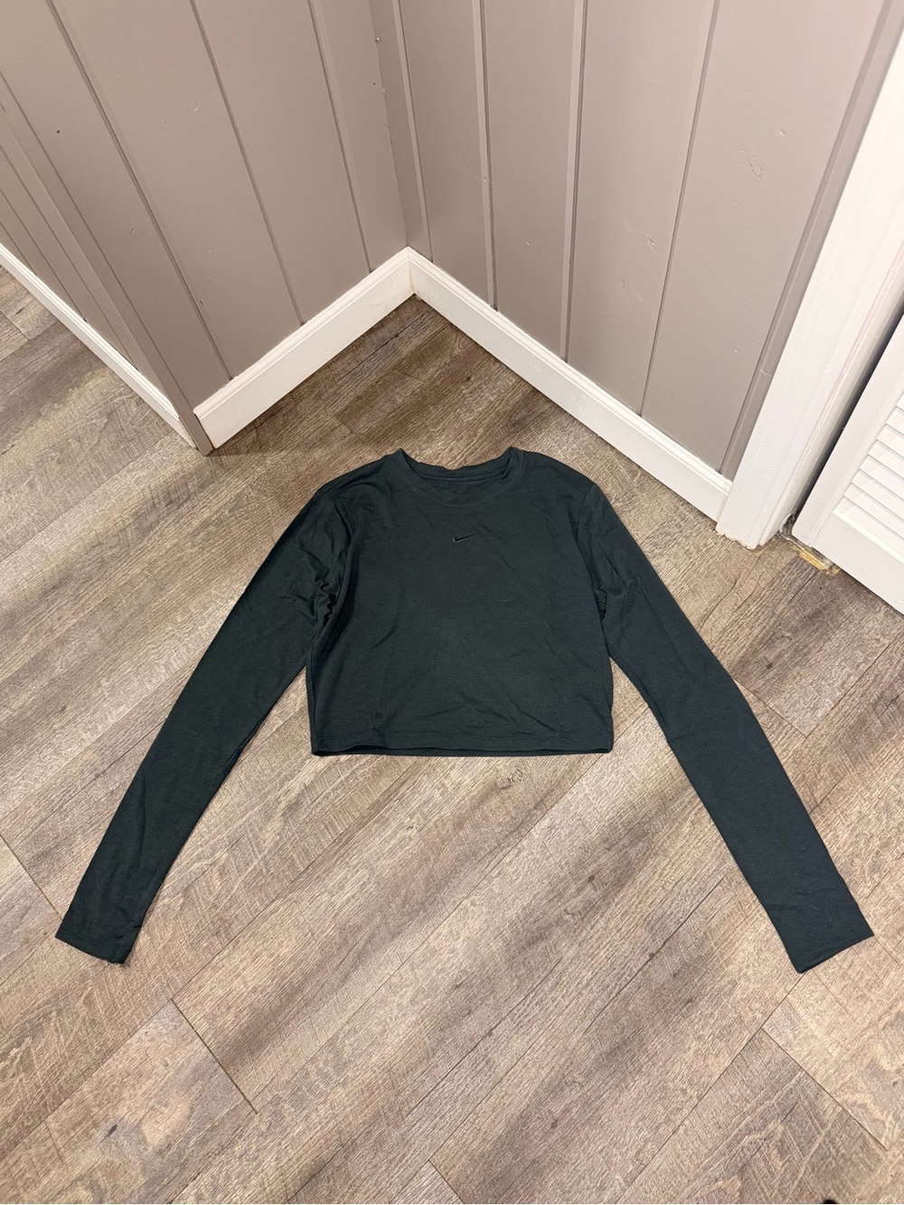 Nike Chill Knit Women's Dark Green Cropped Long-Sleeve Top Size Medium
